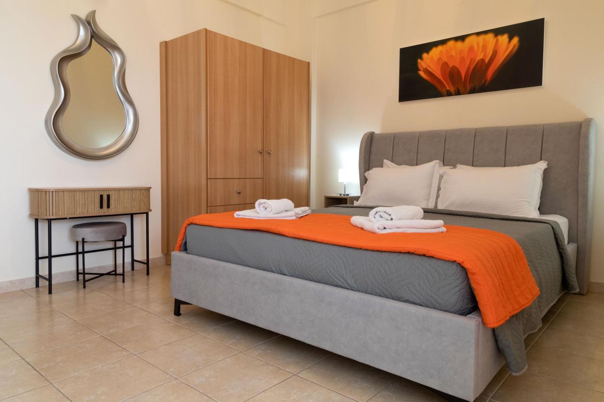 Iliana Apartments Толон Экстерьер фото