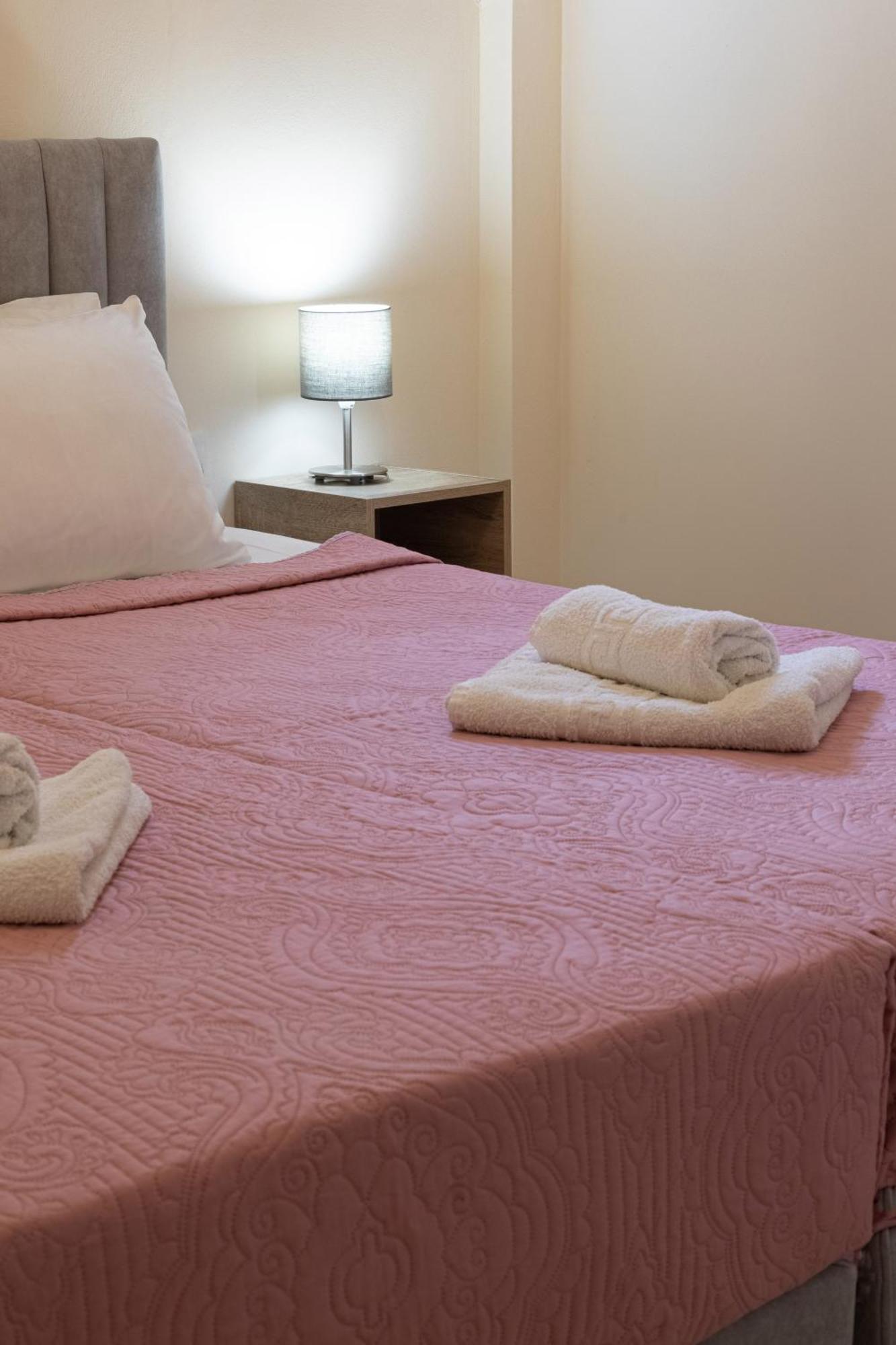Iliana Apartments Толон Экстерьер фото